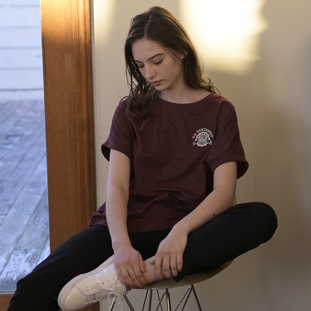 S/S EMBLEM ROLLUP TEE