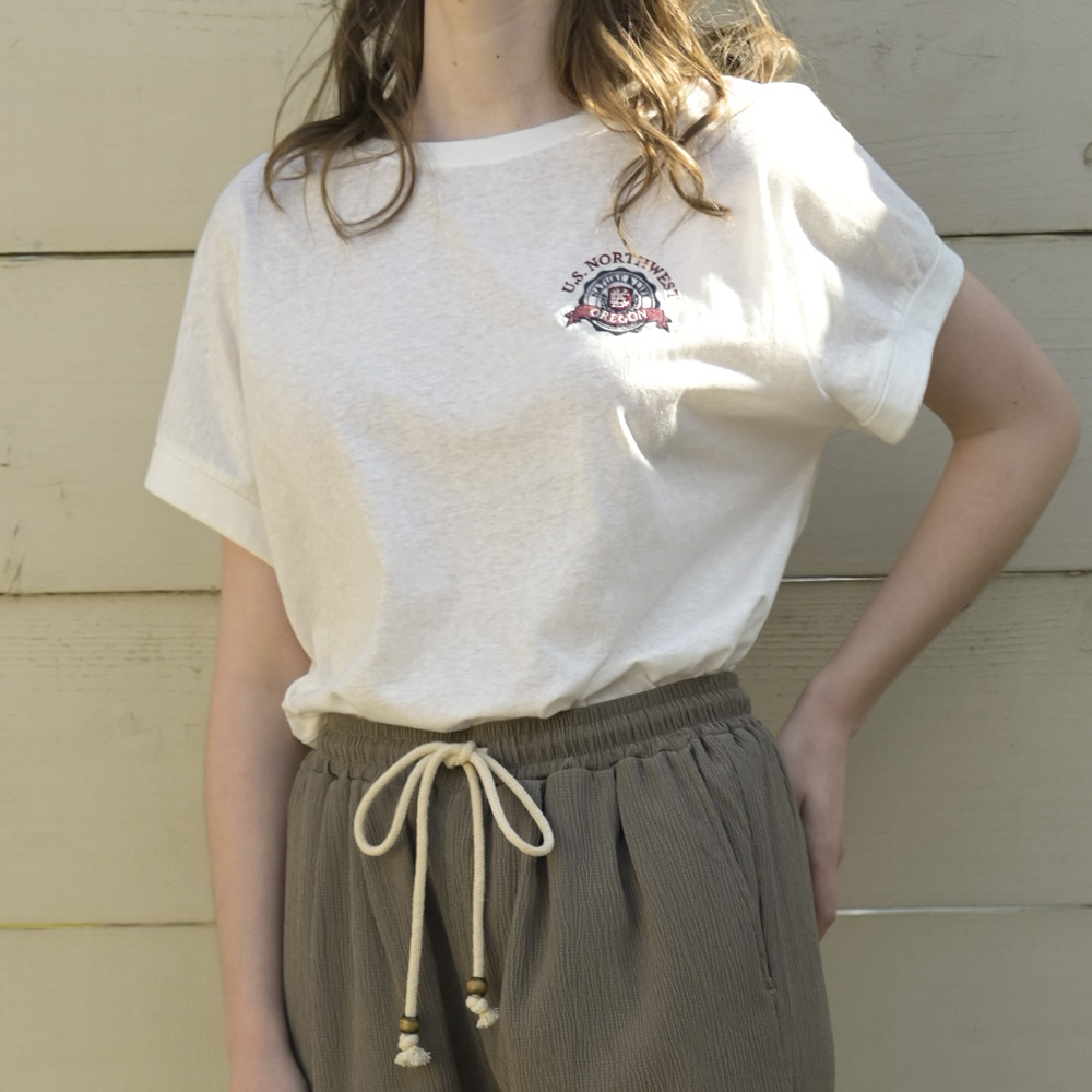 S/S EMBLEM ROLLUP TEE